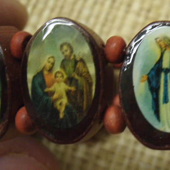 Handmade Wood Religious Pictures Bracelet - Picture 16 of 16